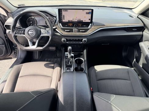 Used 2024 Nissan Altima 2.5 SV w/ SV Premium Package FWD image 18