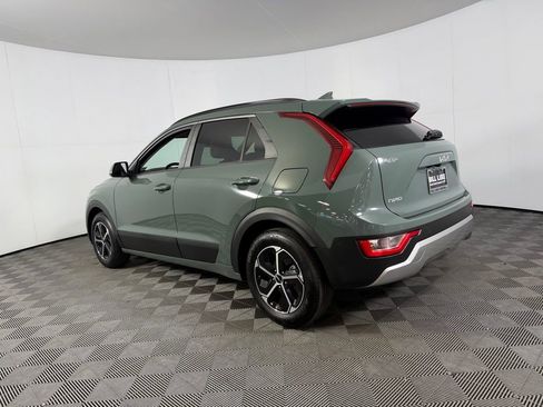 Used 2023 Kia Niro EX image 9