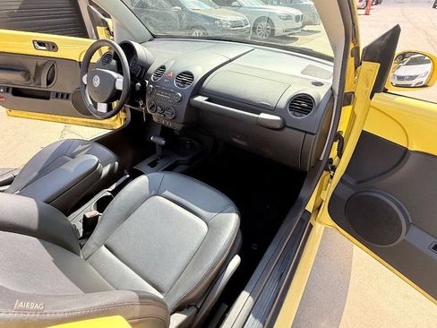 Used 2007 Volkswagen Beetle Convertible w/ Package 1 FWD image 47
