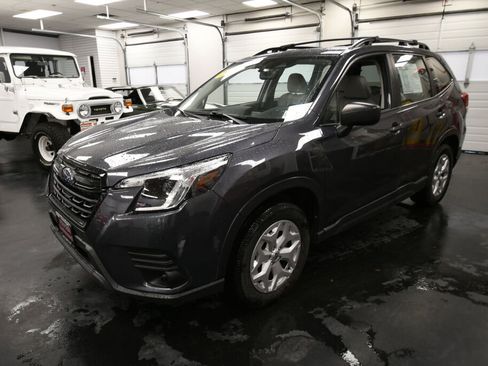 Used 2022 Subaru Forester Base image 3