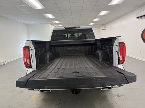 New 2026 GMC Sierra 1500 SLT image 8