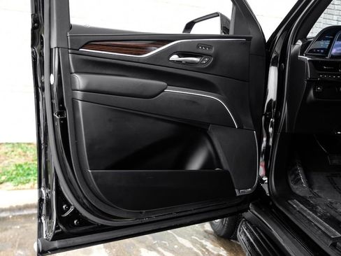 Used 2021 Cadillac Escalade ESV Premium Luxury image 46