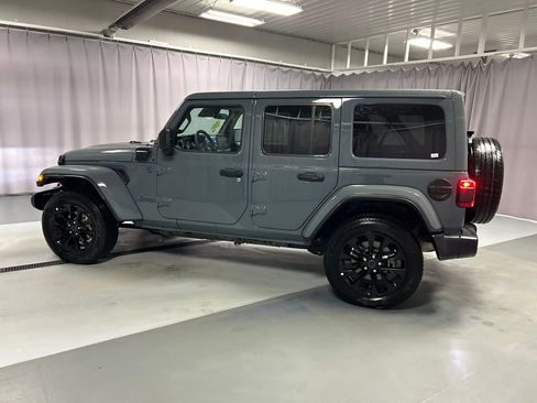 Used 2025 Jeep Wrangler Unlimited Sahara w/ Safety Group image 4