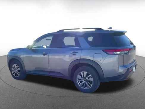 Used 2025 Nissan Pathfinder SV image 9