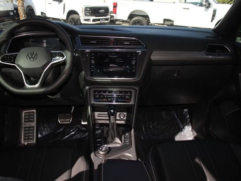 Used 2022 Volkswagen Tiguan SE R-Line AWD/4WD image 19
