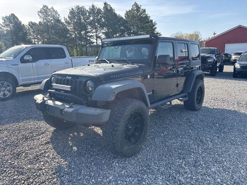 Used 2011 Jeep Wrangler Unlimited Rubicon w/ Connectivity Group image 8