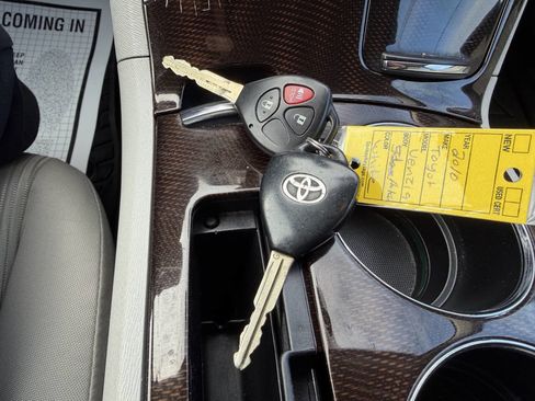 Used 2010 Toyota Venza image 23