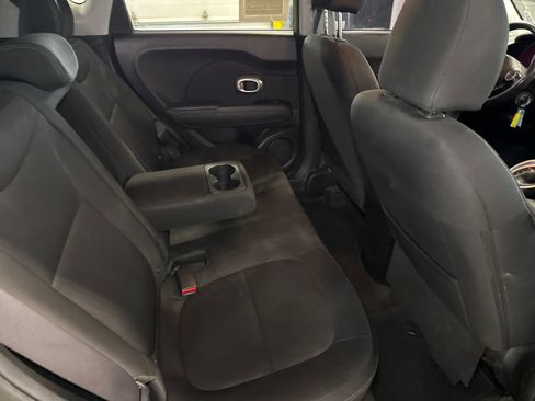 Used 2014 Kia Soul FWD image 12