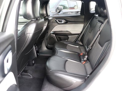 Used 2024 Jeep Compass Latitude AWD/4WD image 12