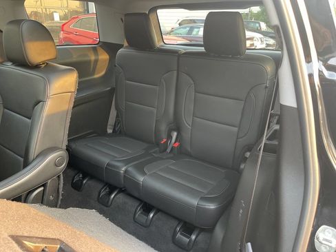 Used 2020 GMC Acadia SLT w/ LPO, Floor Liner Package AWD/4WD image 17
