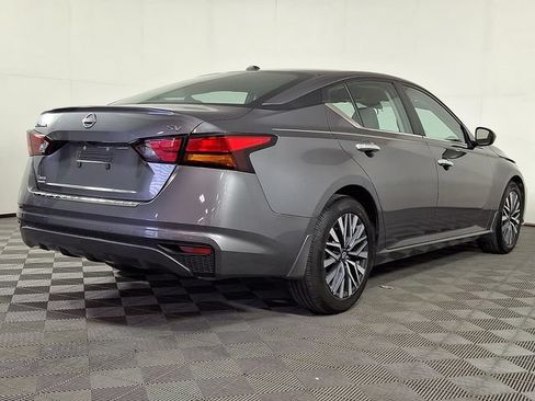 Used 2023 Nissan Altima 2.5 SV FWD image 9