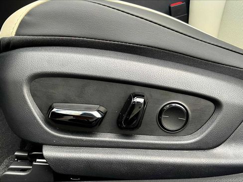 Used 2025 Lexus ES 300h w/ Premium Package image 15