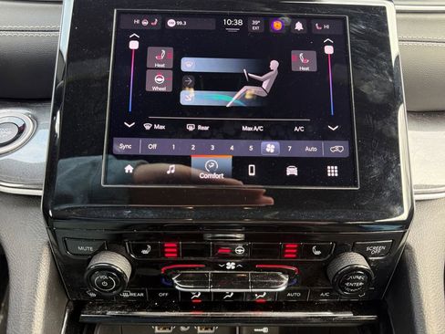 Used 2023 Jeep Grand Cherokee Altitude image 29