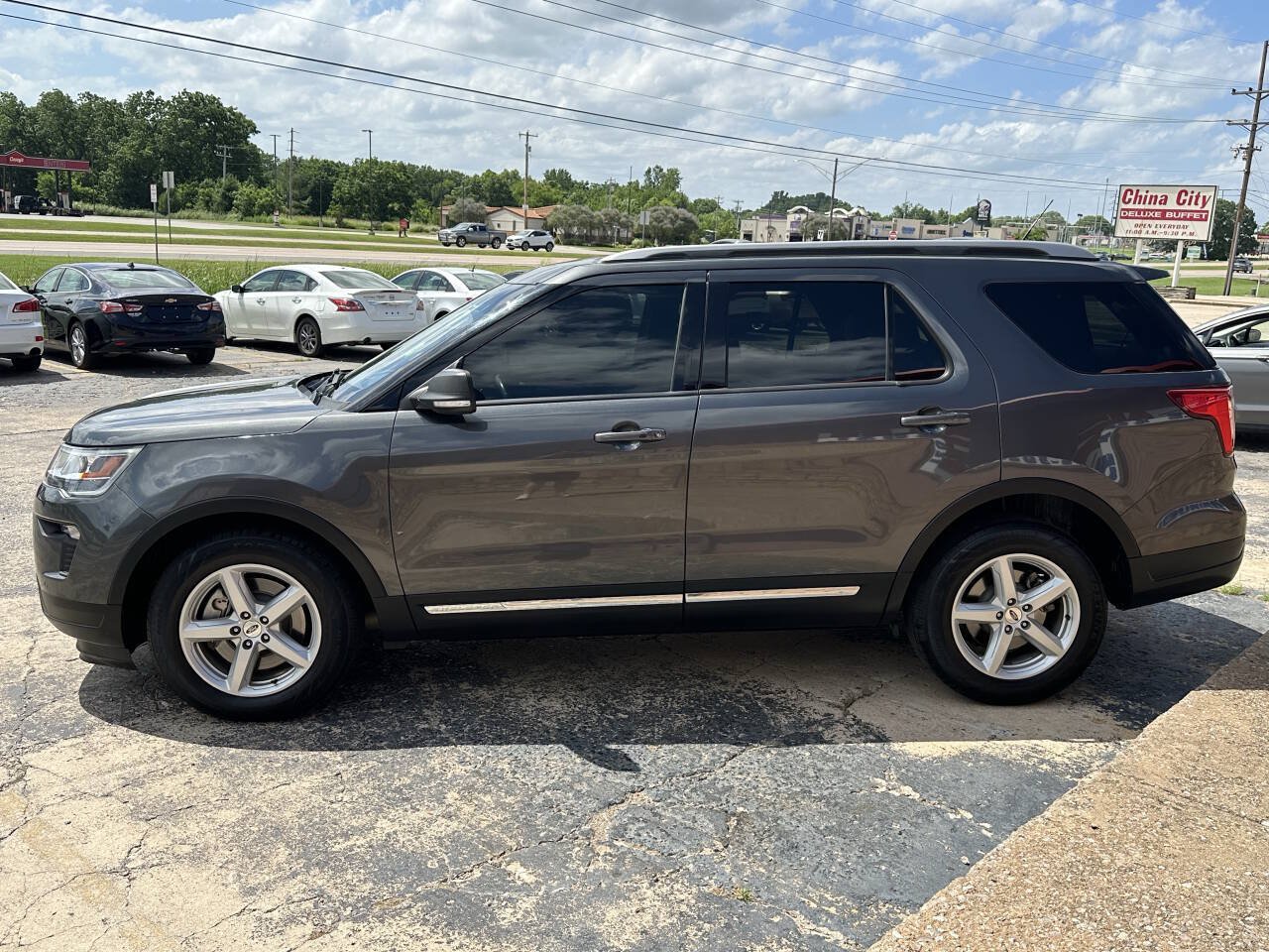 Used 2019 Ford Explorer XLT w/ Equipment Group 202A FWD image 6
