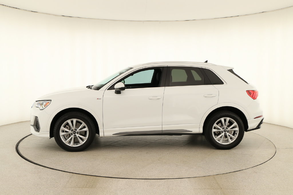 Certified 2024 Audi Q3 2.0T Premium w/ Convenience Package AWD/4WD image 2