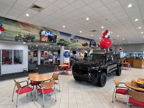 Certified 2022 Toyota Tacoma SR5 image 34