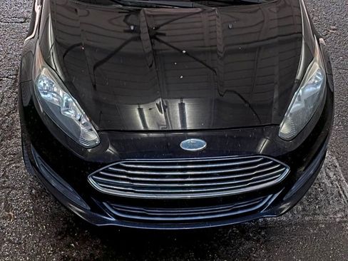 Used 2015 Ford Fiesta SE w/ Comfort Package FWD image 3