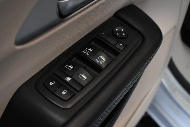 Used 2017 Chrysler Pacifica Touring Plus FWD image 21