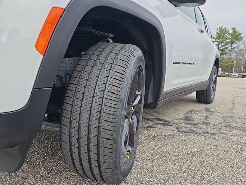 New 2025 Jeep Grand Cherokee Altitude image 30