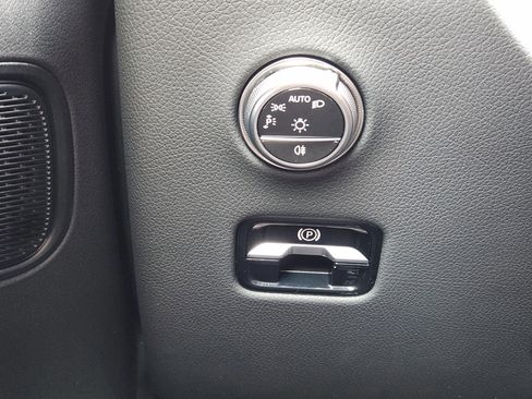 Certified 2025 Mercedes-Benz GLC 300 image 13