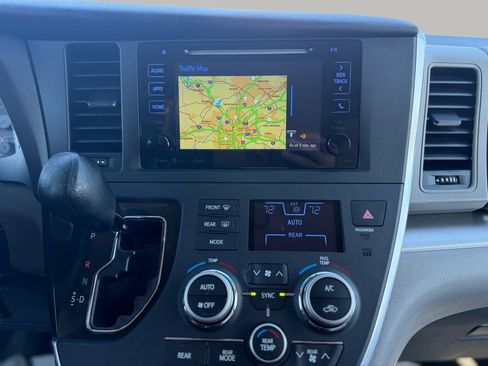 Used 2016 Toyota Sienna LE image 48