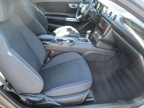 Used 2020 Ford Mustang Coupe RWD image 9