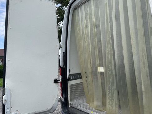 Used 2013 Freightliner Sprinter 3500 RWD image 22