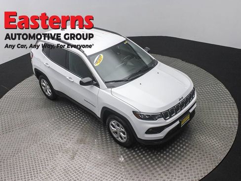 Used 2024 Jeep Compass Latitude AWD/4WD image 3