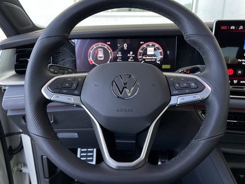 New 2026 Volkswagen Tiguan SE R-Line image 16