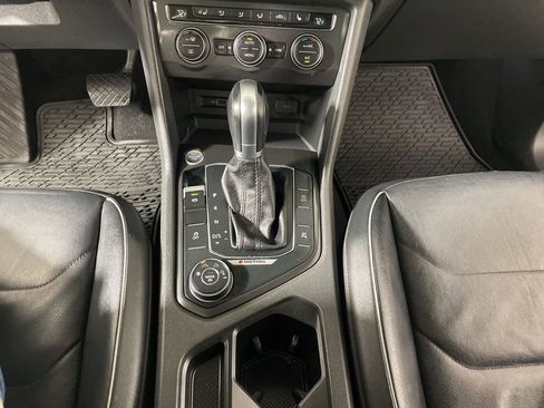 Used 2018 Volkswagen Tiguan SEL Premium w/ 3rd Row Seat Package image 17