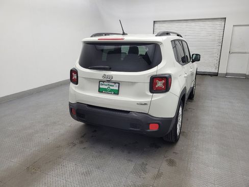 Used 2017 Jeep Renegade Latitude w/ Popular Equipment Group image 7