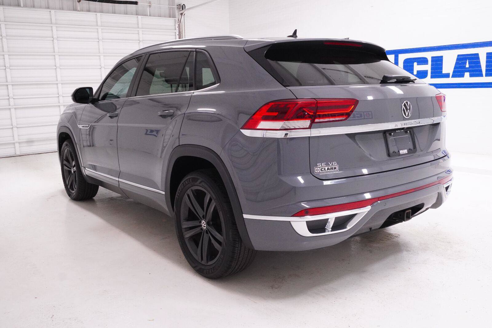 Used 2021 Volkswagen Atlas Cross Sport SE w/ Panoramic Sunroof Package FWD image 33