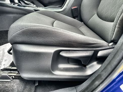 Used 2023 Toyota Corolla Cross LE image 21