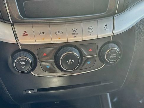Used 2018 Dodge Journey SE FWD image 14