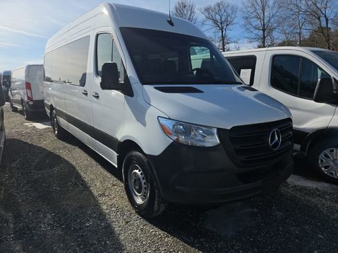 Used 2025 Mercedes-Benz Sprinter 2500 image 2