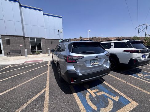 Used 2020 Subaru Outback Premium w/ Popular Package #1 AWD/4WD image 2