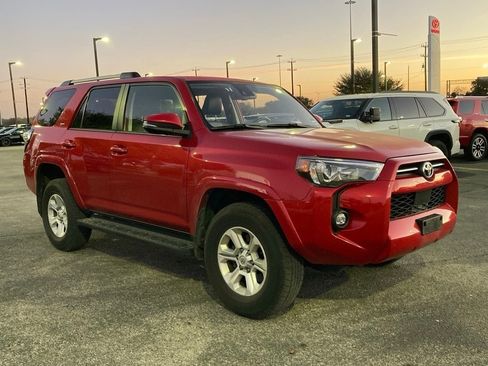 Used 2024 Toyota 4Runner SR5 Premium image 3
