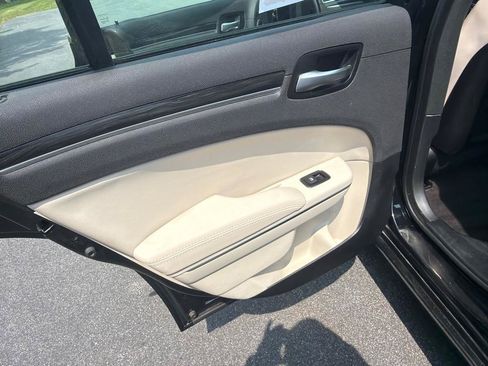 Used 2018 Chrysler 300 Touring L AWD/4WD image 12