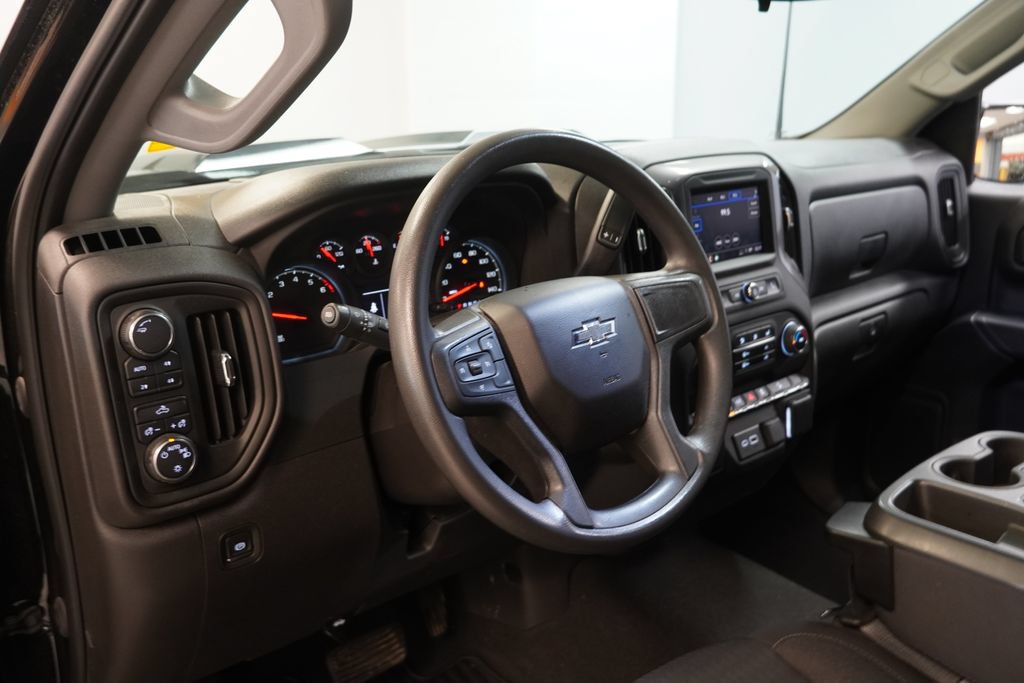 Used 2023 Chevrolet Silverado 1500 Custom Trail Boss w/ 2.7L Blackout Package AWD/4WD image 6