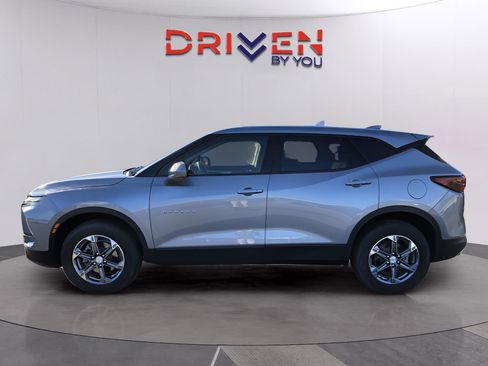 Used 2023 Chevrolet Blazer LT image 3