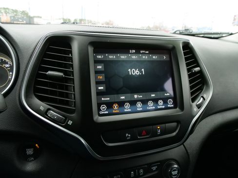 Used 2021 Jeep Cherokee Latitude Lux w/ Comfort/Convenience Group image 25