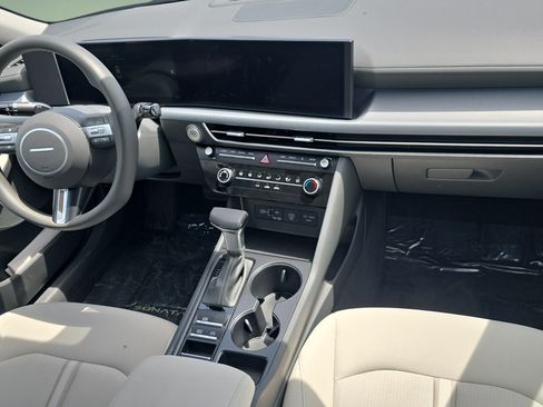 Used 2025 Hyundai Sonata SE FWD image 11