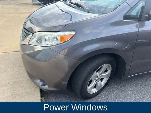 Used 2012 Toyota Sienna LE FWD image 2