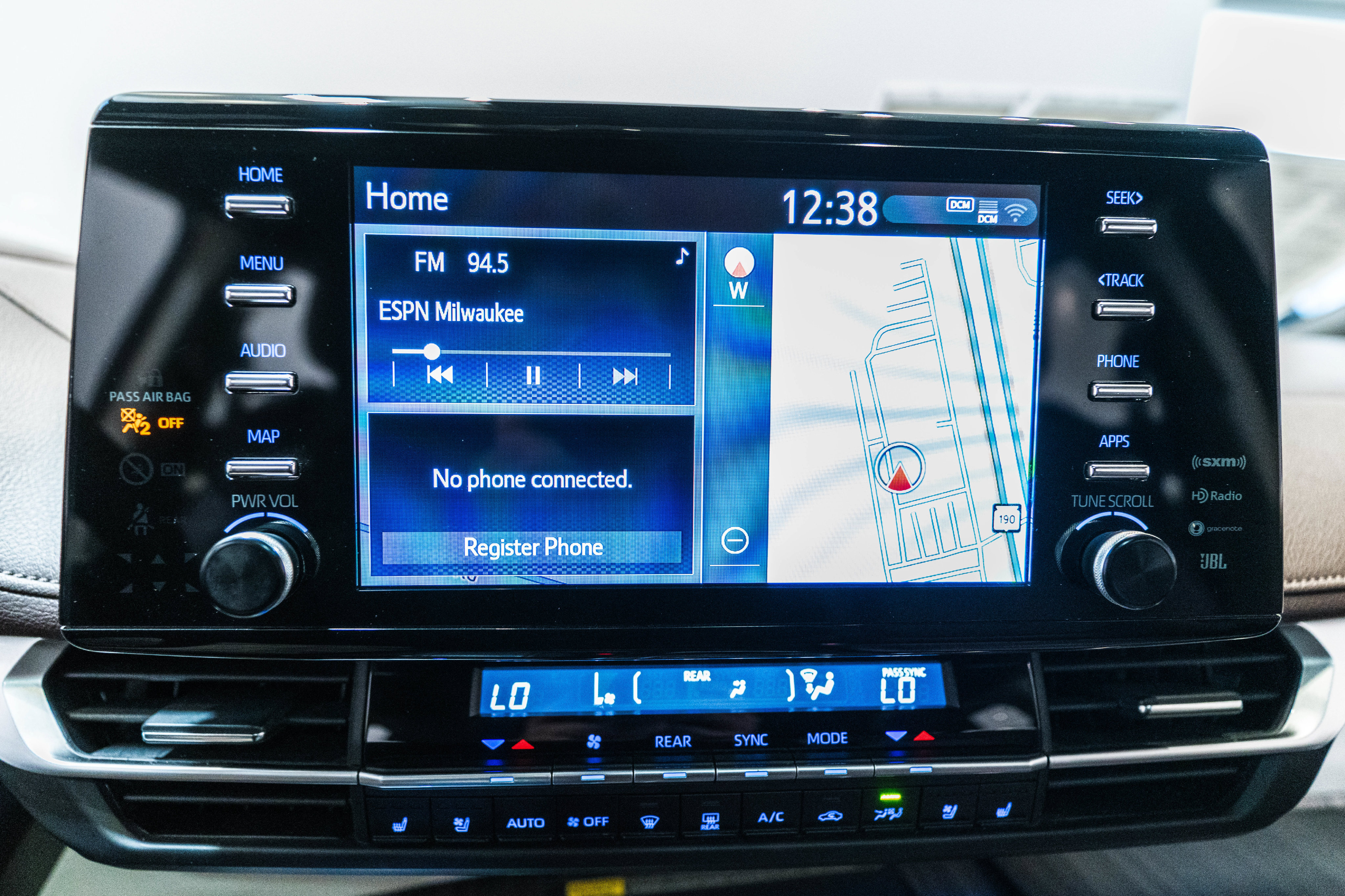 Used 2023 Toyota Sienna Platinum FWD image 32