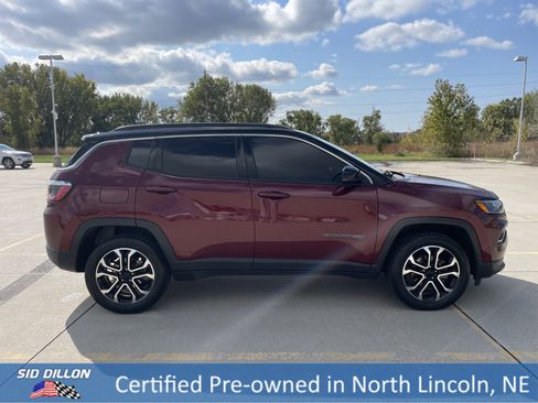 Used 2022 Jeep Compass Limited image 3