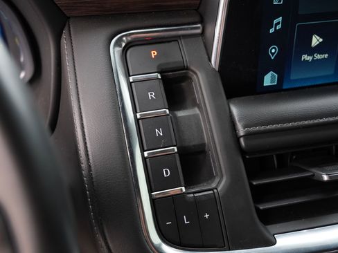 Used 2023 Chevrolet Suburban LT image 14