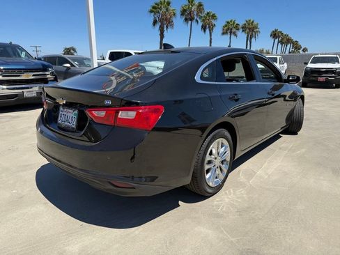 Used 2017 Chevrolet Malibu Hybrid w/ Leather Package FWD image 8