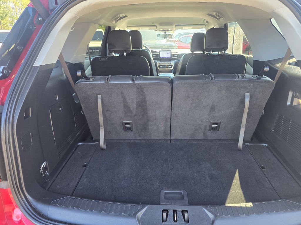 Certified 2024 Ford Explorer XLT w/ Equipment Group 202A AWD/4WD image 12