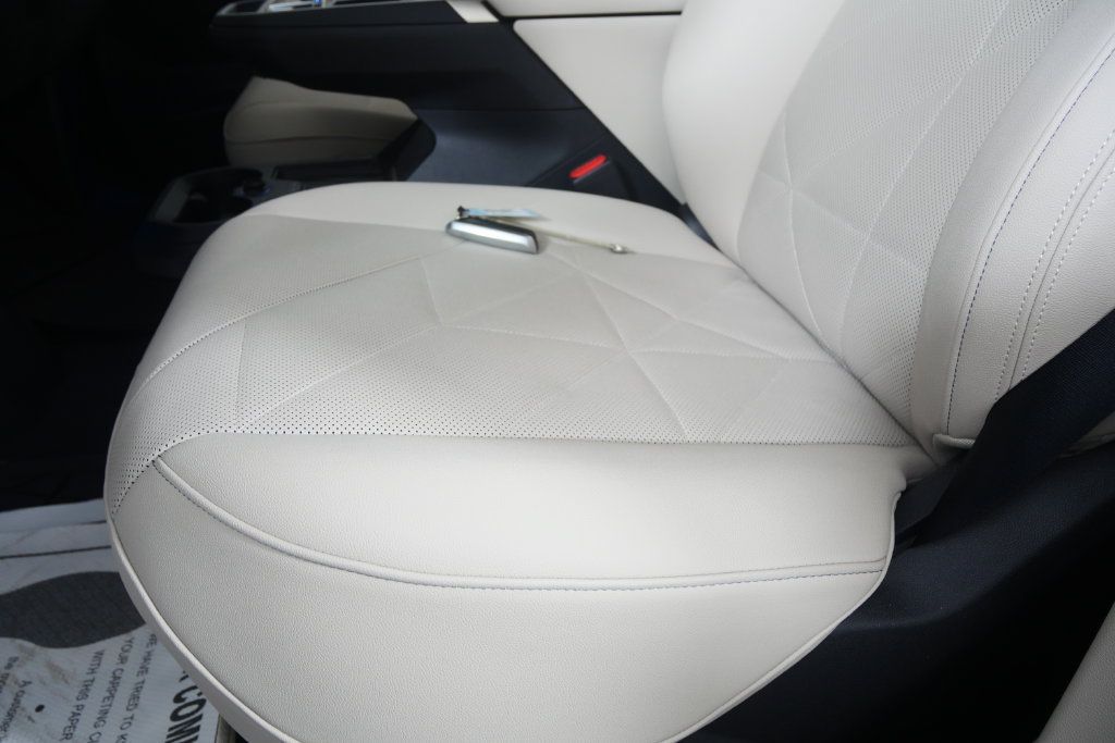 Certified 2025 BMW iX xDrive50 AWD/4WD image 10