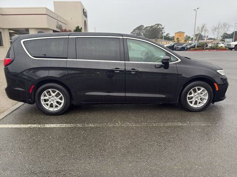 Used 2024 Chrysler Pacifica Touring-L image 20